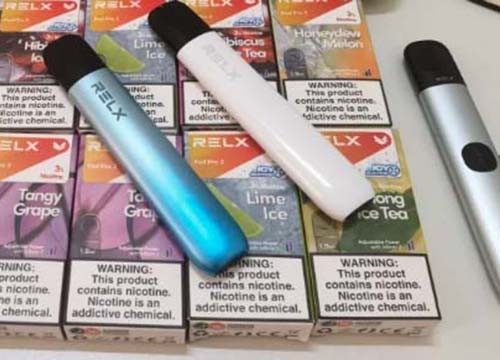 悦刻一次性电子烟，便携时尚，畅快无阻